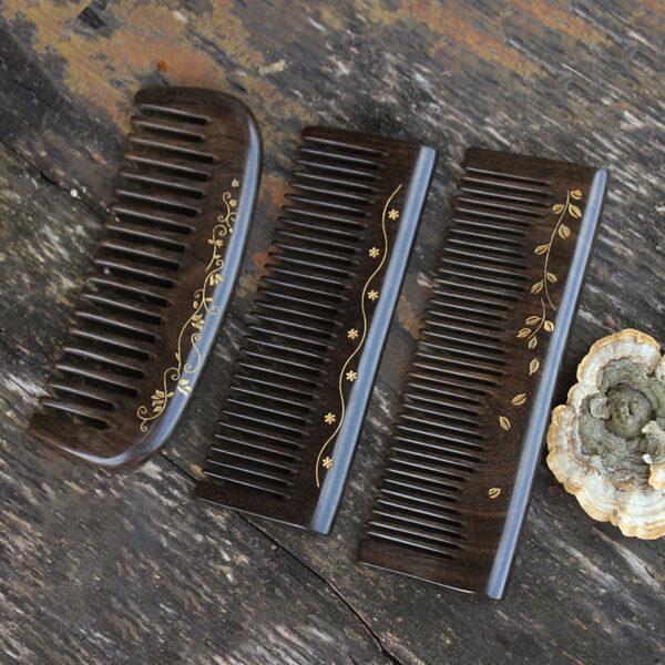 fine carved golden floral pattern chacate preto wood comb
